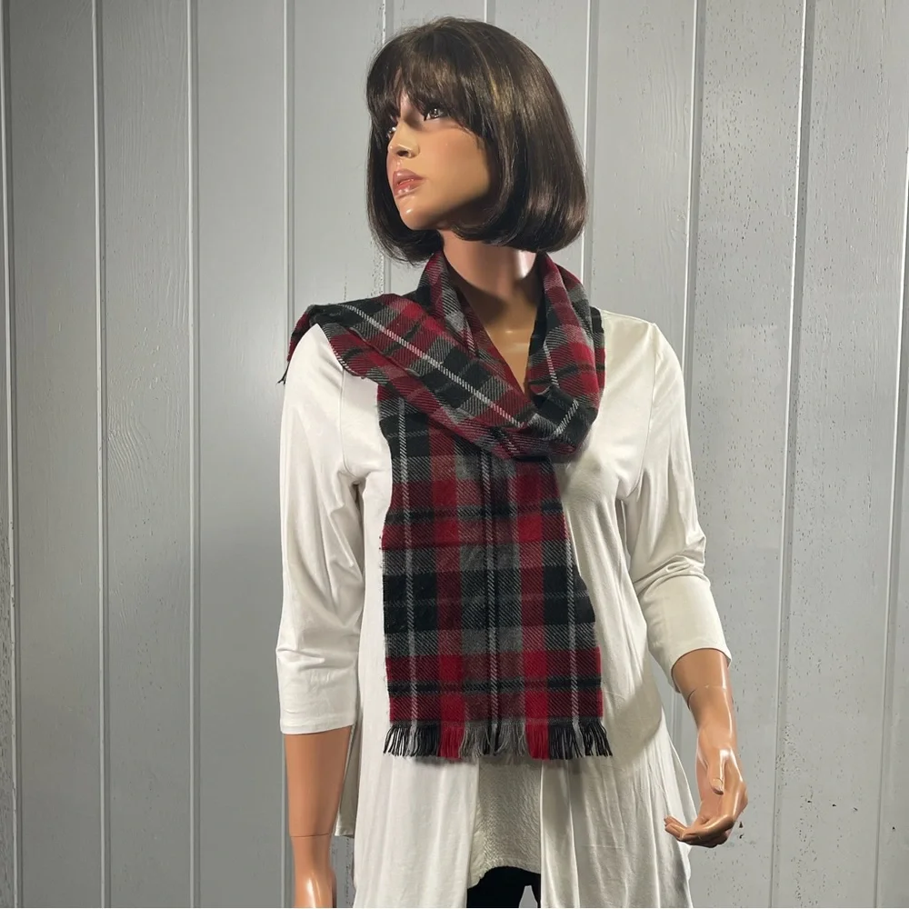 *Women's Classic Plaid Scarf